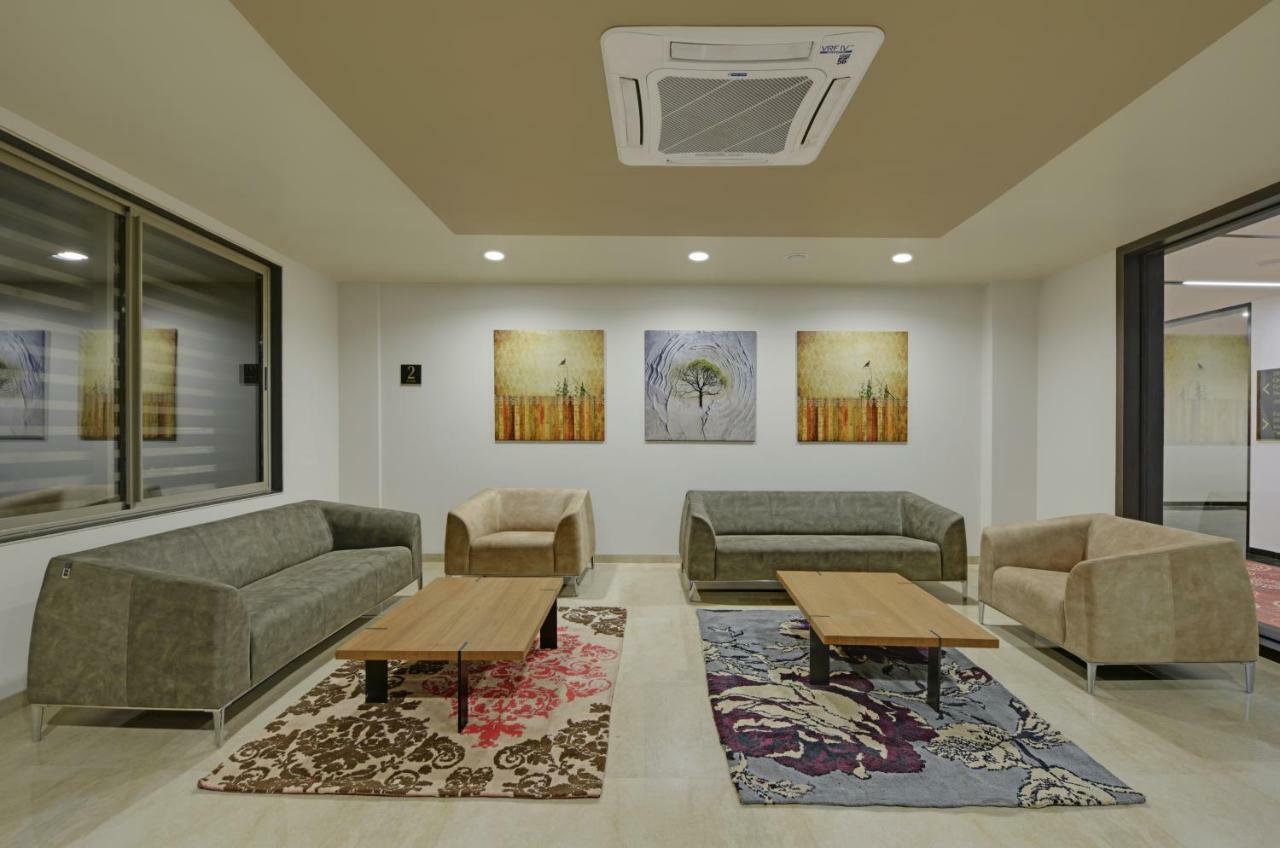 The Marutinandan Grand, Nathdwara Ξενοδοχείο Εξωτερικό φωτογραφία